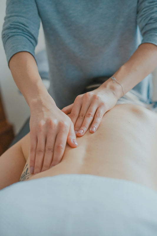 Le massage des mains stimule les fonctions les plus importantes de votre corps